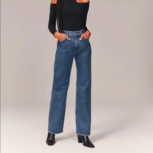 NWT Abercrombie and Fitch 90’s Relaxed High Rise Jeans